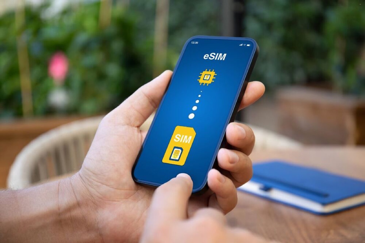 how to avoid expensive international roaming fees when you travel