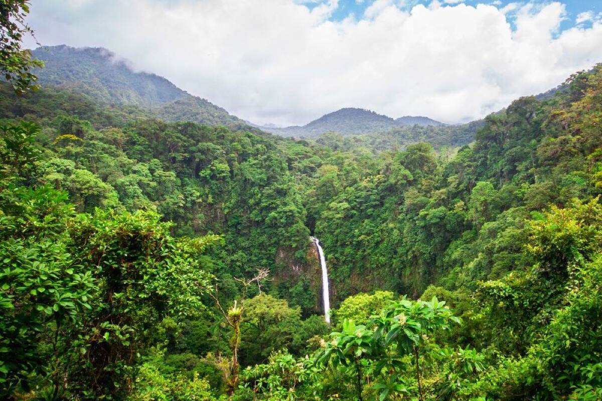 top 10 beautiful places to visit in costa rica in 2025
